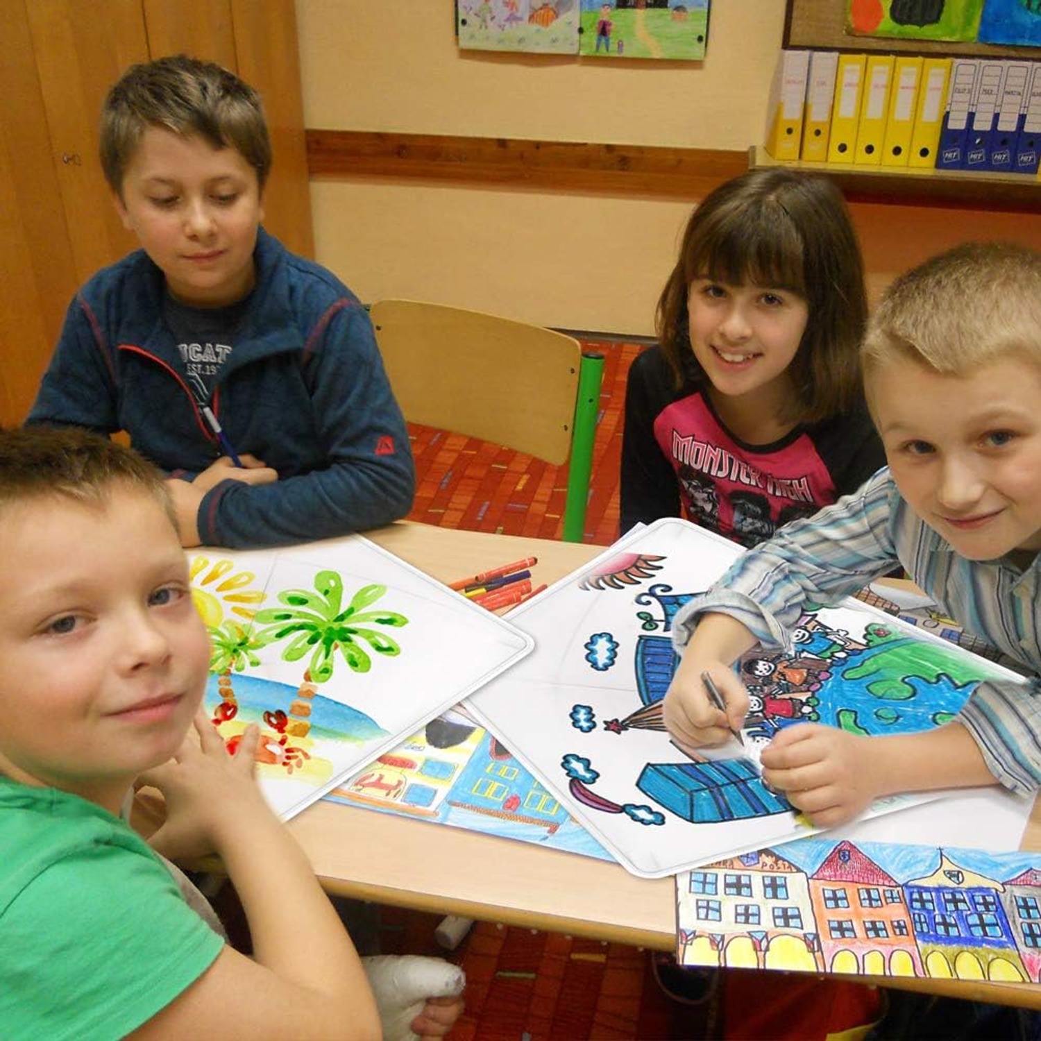 DIY Kite Making Kit, 6 Pack Decorate-Your-Own Diamond Kites: image 6